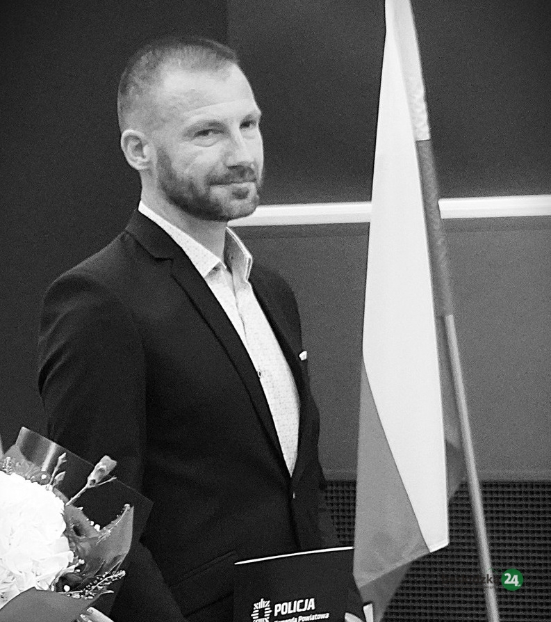 Cieszyn. Policjanci żegnają zmarłego kolegę. Pogrzeb Remigiusza Jeleśniańskiego dziś w Puńcowie