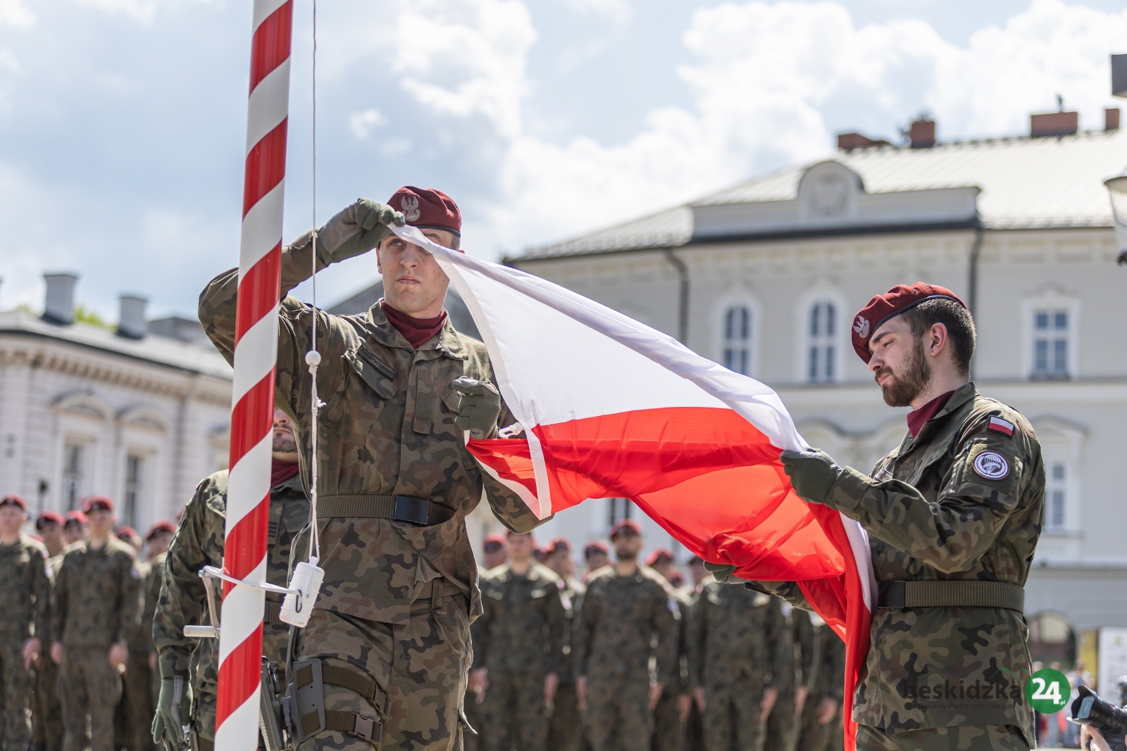 Wojskowe obchody w Bielsku-Białej i czasowe utrudnienia dla pasażerów autobusów