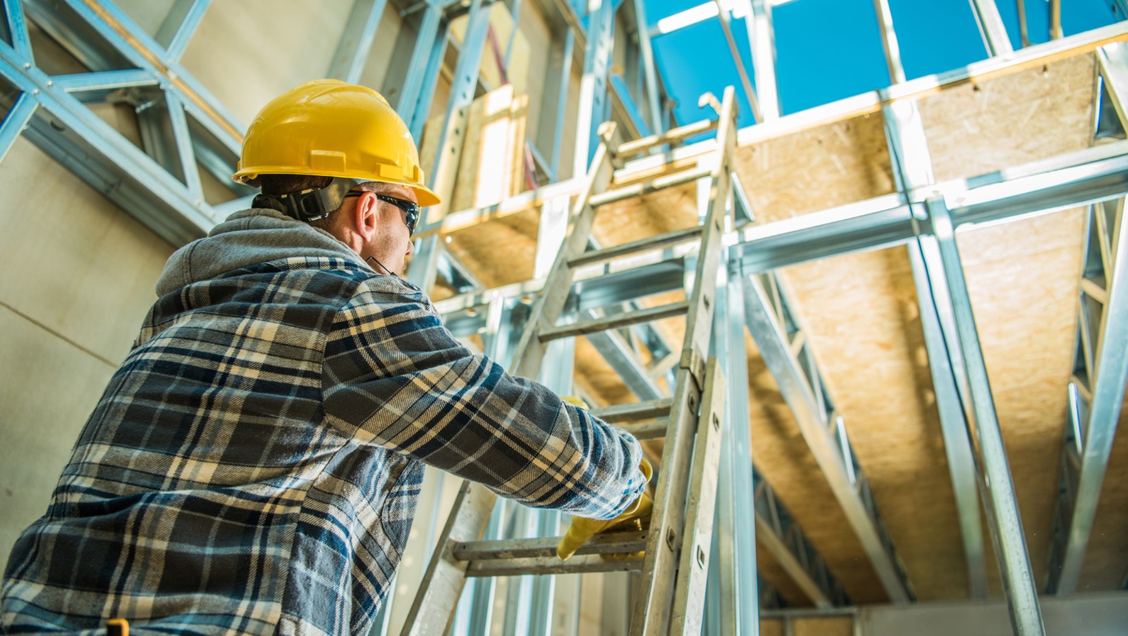 Kupno drabiny w internecie. Na co musisz uważać? Zobacz poradnik!