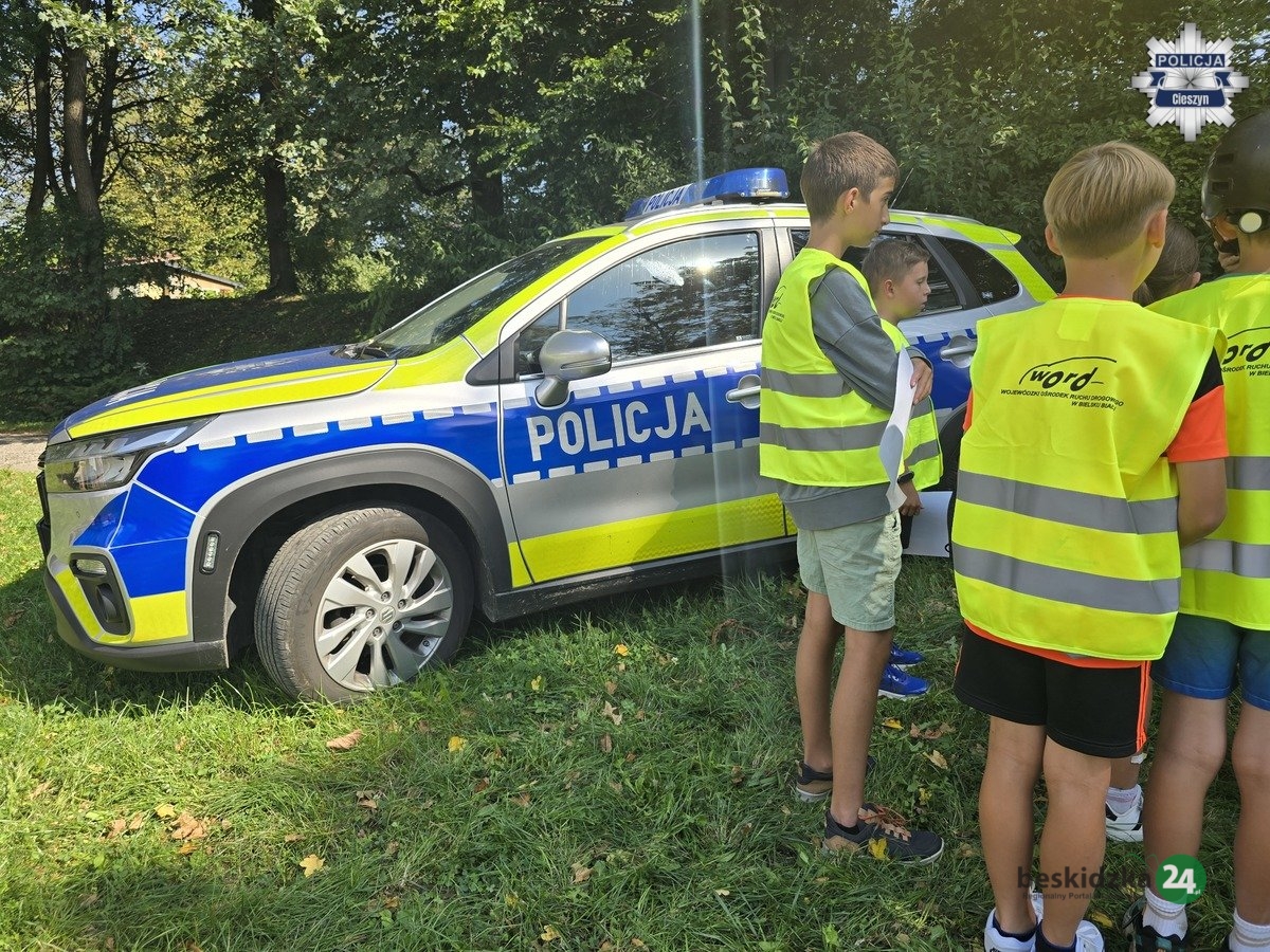 Hulaj bezpiecznie – policjanci edukowali dzieci i młodzież w Ustroniu