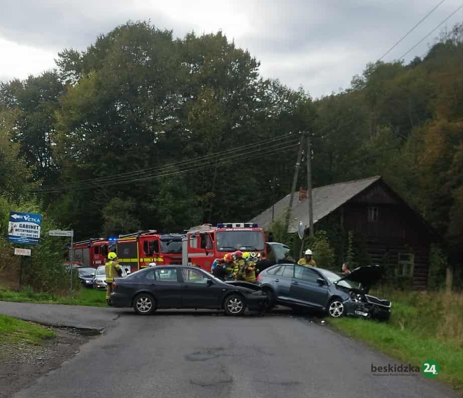 Zderzenie samochodów w Żarnówce