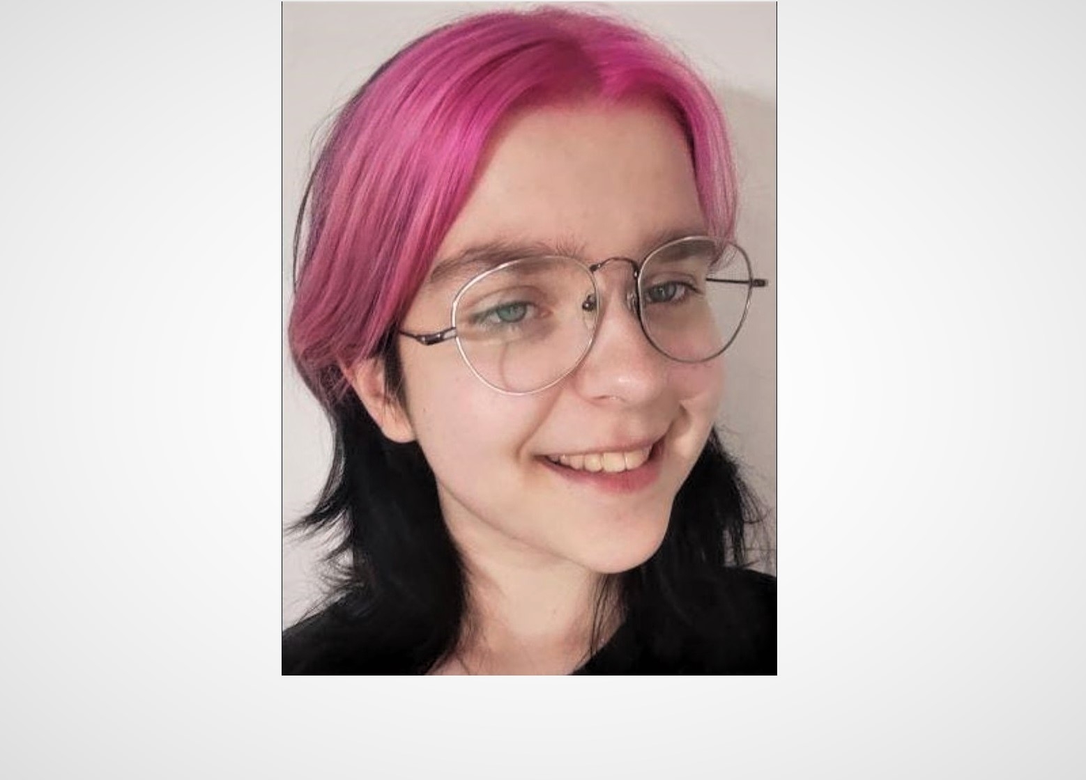 Zaginiona 16-letnia Natalia Jaśkiewicz. Charakterystyczna różowa grzywka i niebieskie oczy