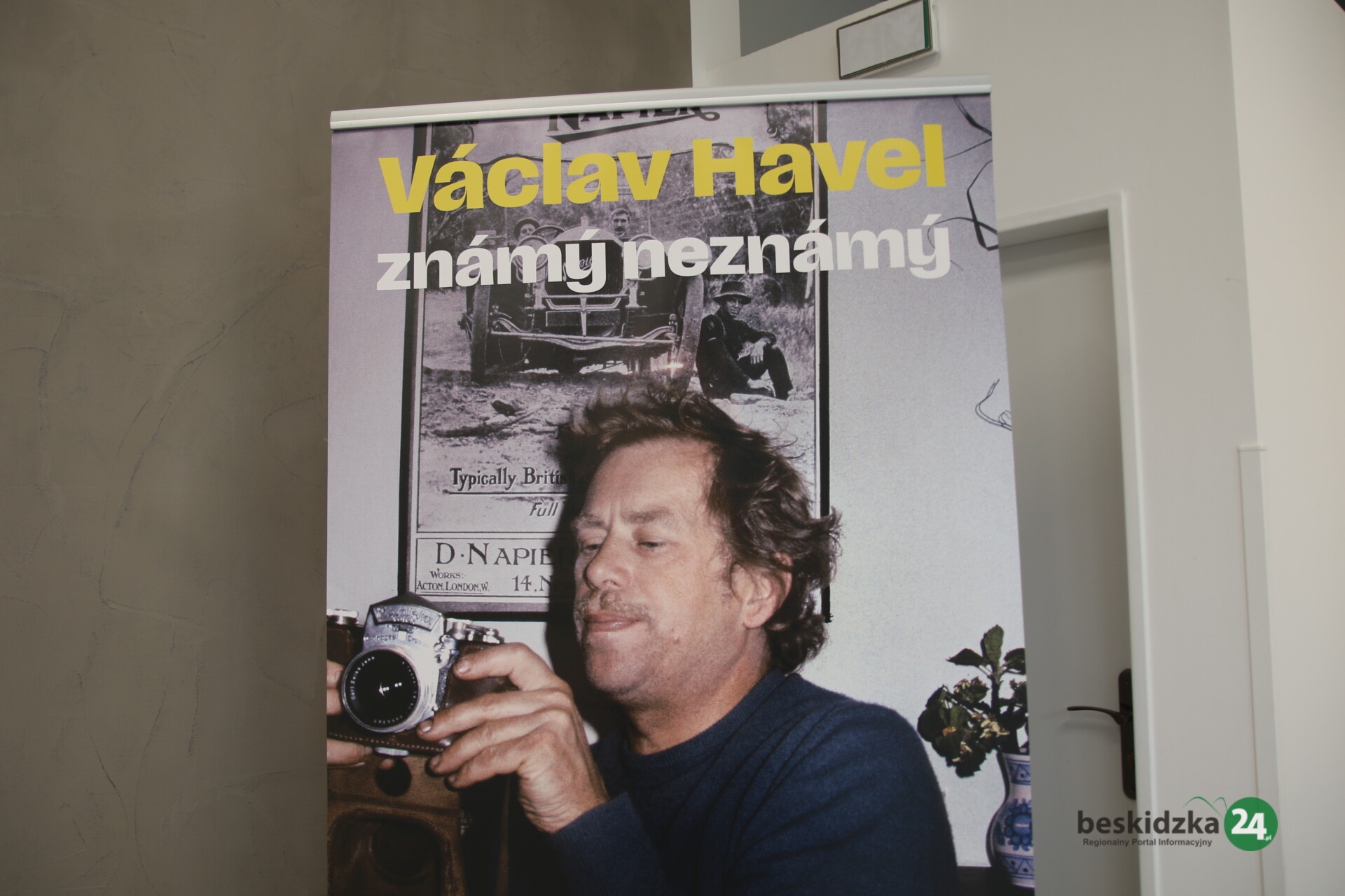 Cieszyn. Festiwalowa wystawa fotograficzna o Havlu, przy moście | ZDJĘCIA