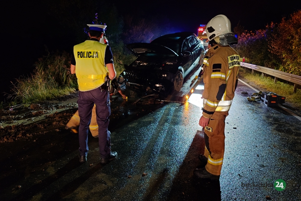 Z ostatniej chwili: W nocy samochód wpadł do stawu. Kierowca miał wiele szczęścia! – foto