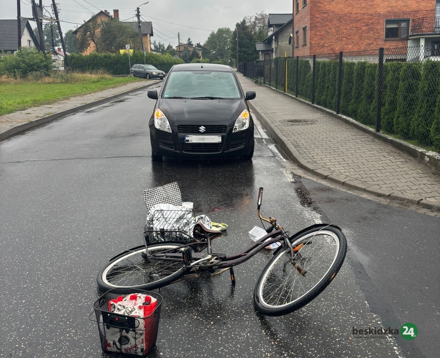 Rowerzystka skręcała, kierowca wyprzedzał. Wypadek w Nowej Wsi