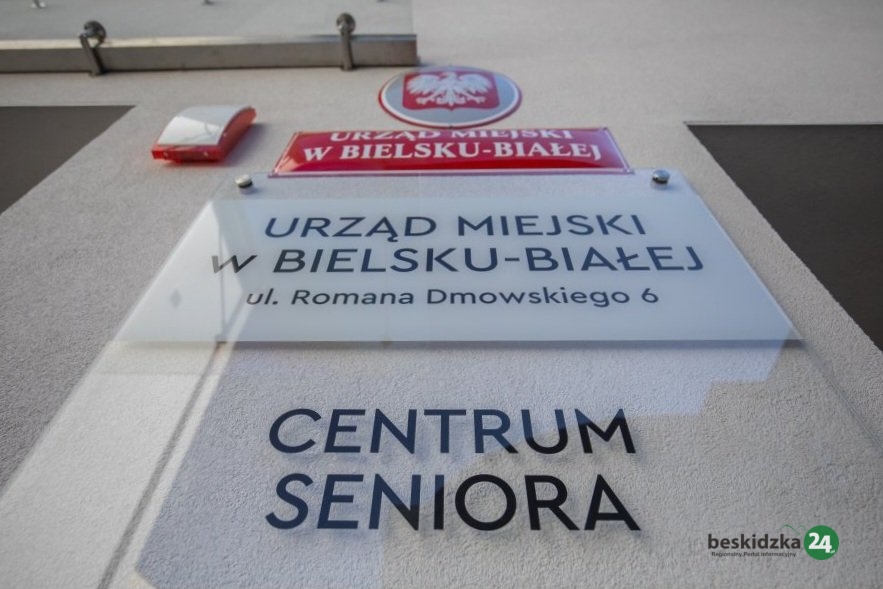 Bielscy seniorzy zatańczą bachatę. Zajęcia dofinansowane są ze środków Unii Europejskiej