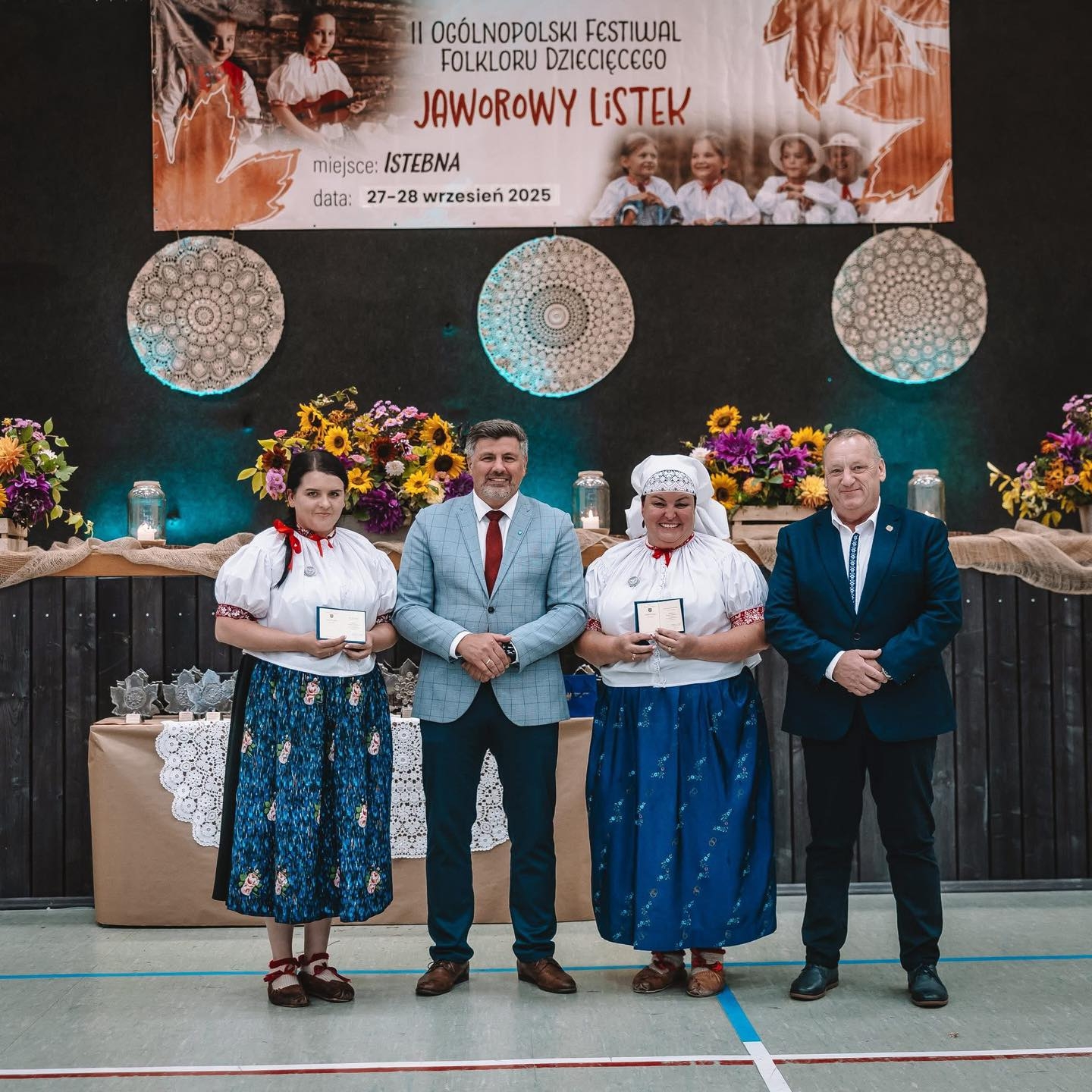 „Jaworowy Listek” w Istebnej. Województwo odznaczyło strażniczki beskidzkiej tradycji