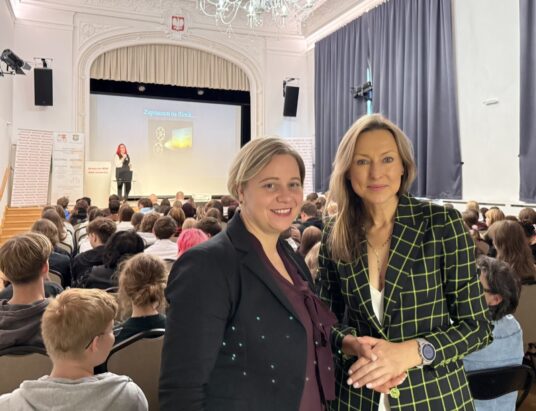 Zaczynają się niewinnie, ale odbierają najwięcej. 150 młodych ludzi na konferencji o uzależnieniach w Cieszynie