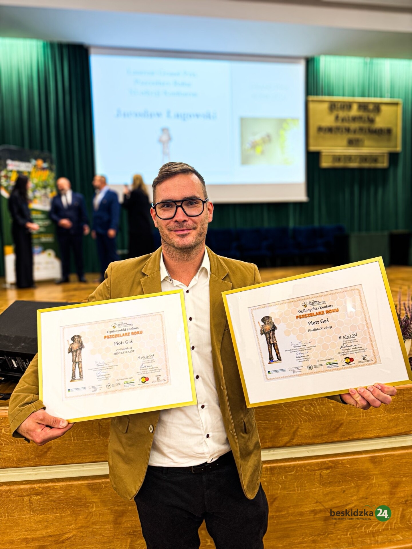 Pszczelarz ze Skoczowa doceniony w Warszawie