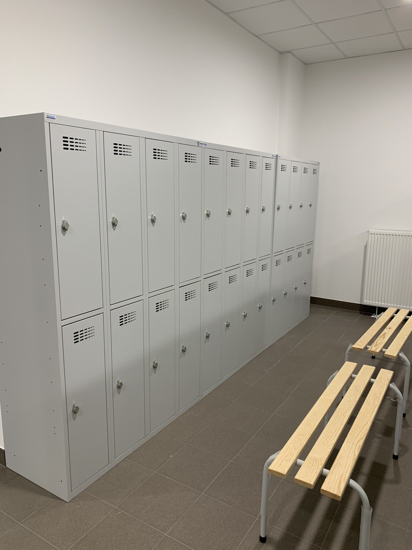 Ładne i solidne szafki metalowe na ubrania a także inne meble – zakupy, na które Cię stać