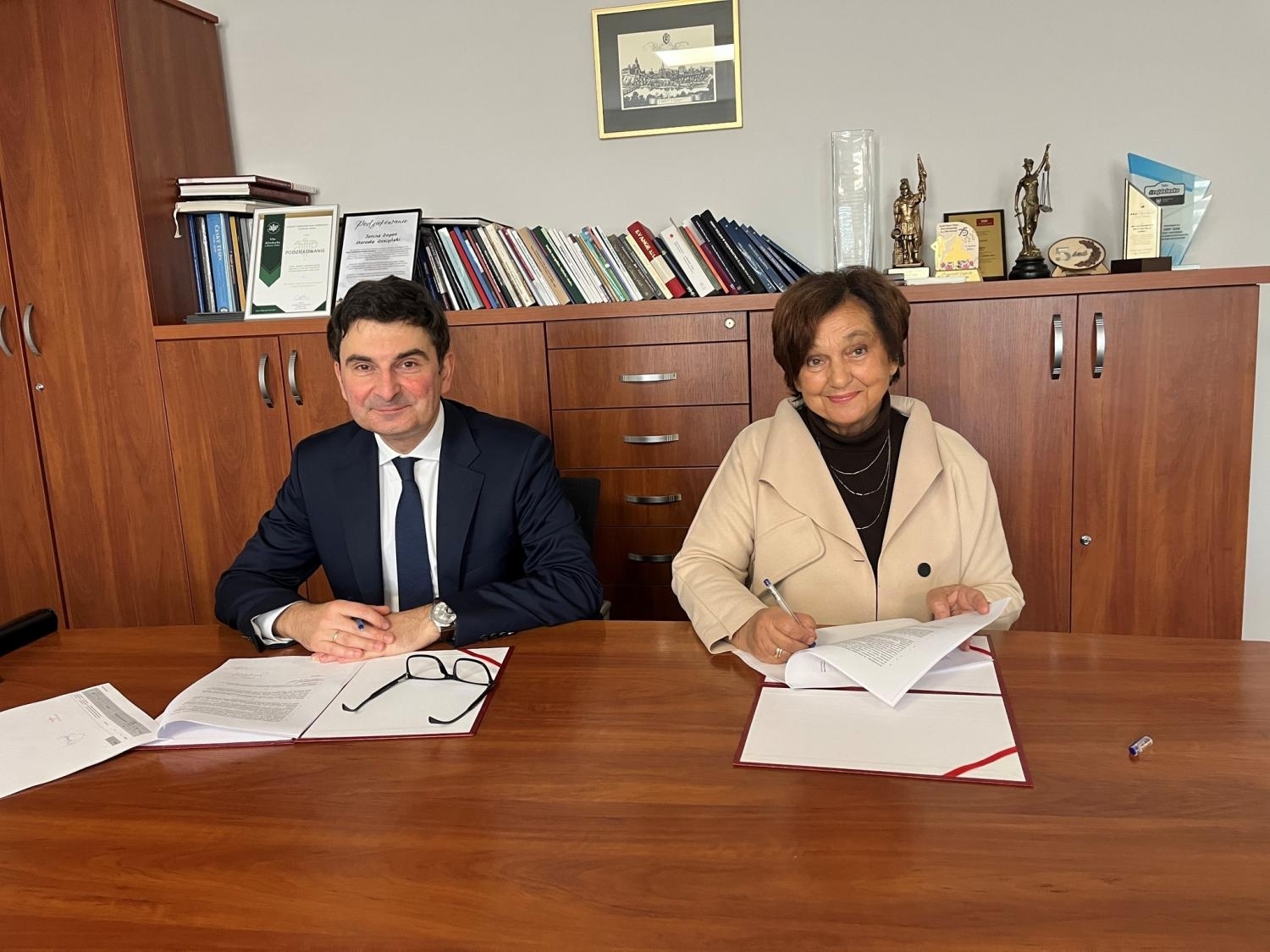 Powiat cieszyński. Wojewoda ufundował karetkę