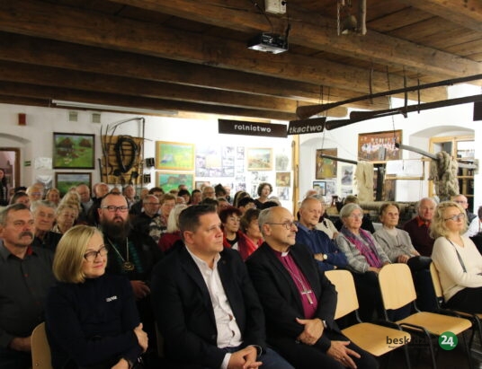 Wisła: Ks. biskup Andrzej Wantuła – był wernisaż, jest wystawa | ZDJĘCIA