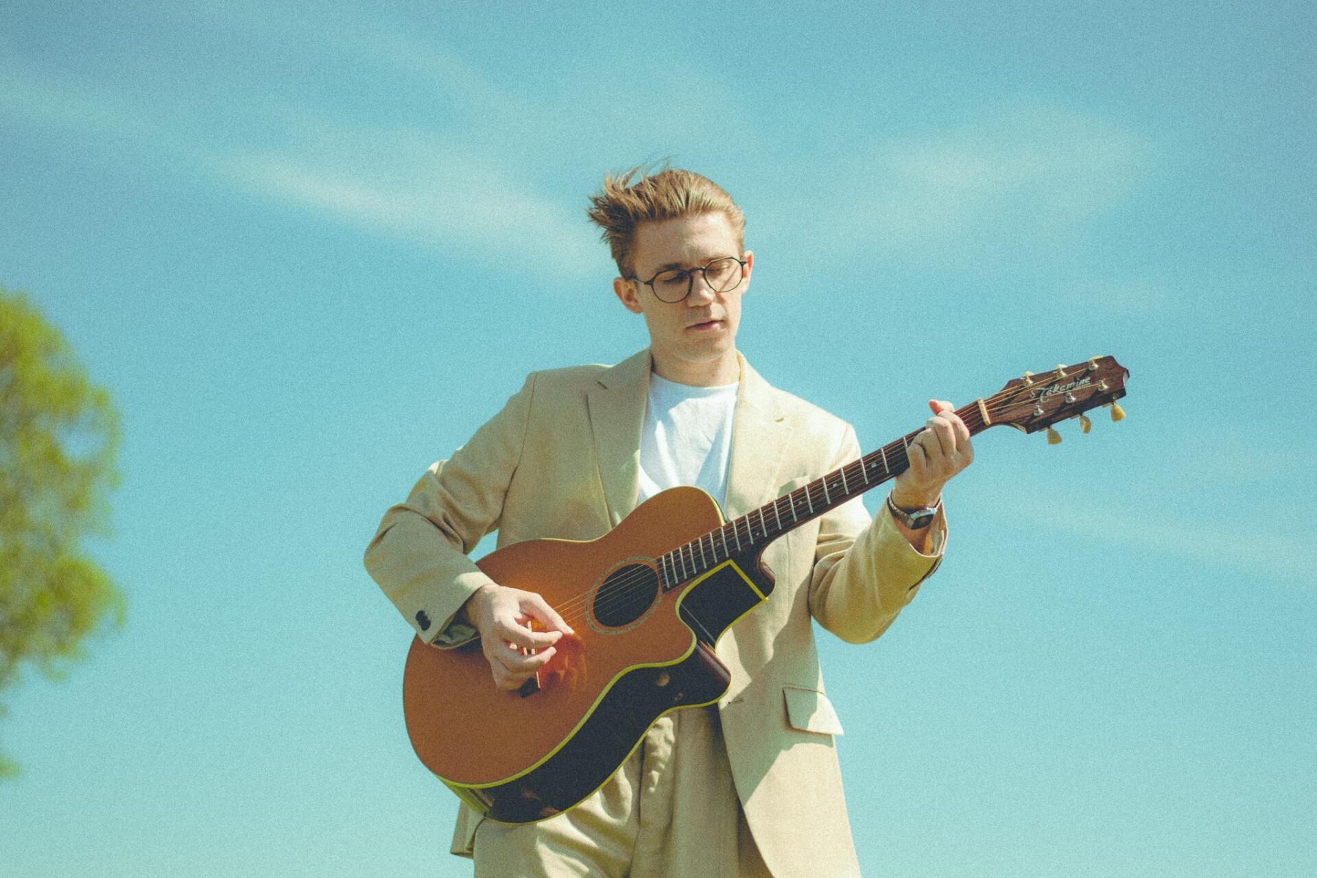 Nowy singiel bielszczanina. Zainspirowany kinem, pełen niepokoju | WIDEO