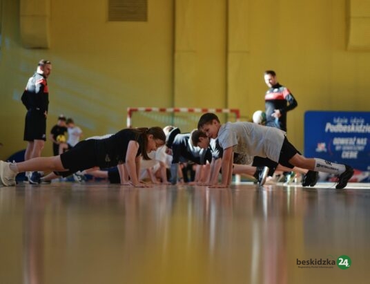Korbielów: „Wypasiony” trening uczniów z trenerami Podbeskidzia! ZDJĘCIA