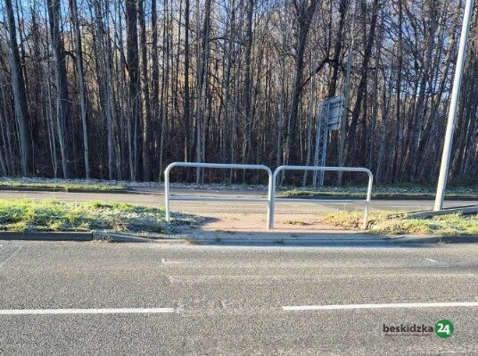 Na bielskim osiedlu barierki zagrodziły przejście. Radny interweniuje u prezydenta