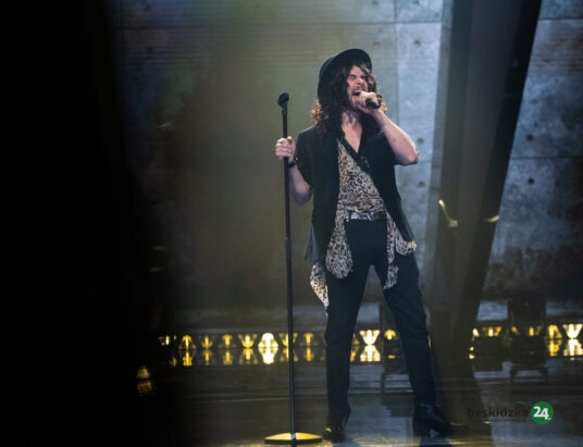 Dominik Czuż z pierwszym oficjalnym singlem. Dziś zaśpiewa w półfinale The Voice of Poland! WIDEO