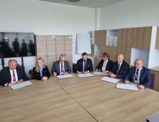 Chcą wzmocnić pozycję powiatowych lecznic. Szpital Śląski w Cieszynie dołącza do konsorcjum