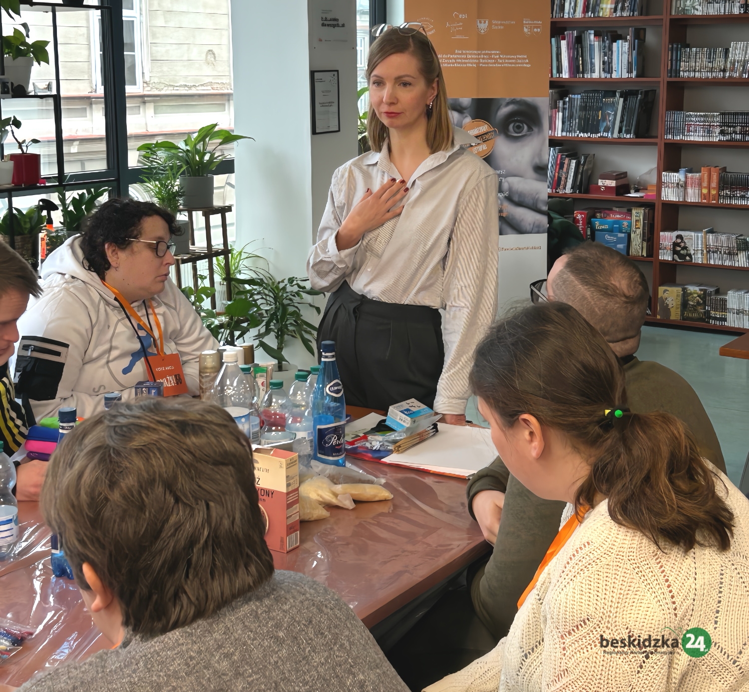 Tarcze obronne, czyli sztuką w przemoc i traumę. Trwa Pomarańczowy Listopad