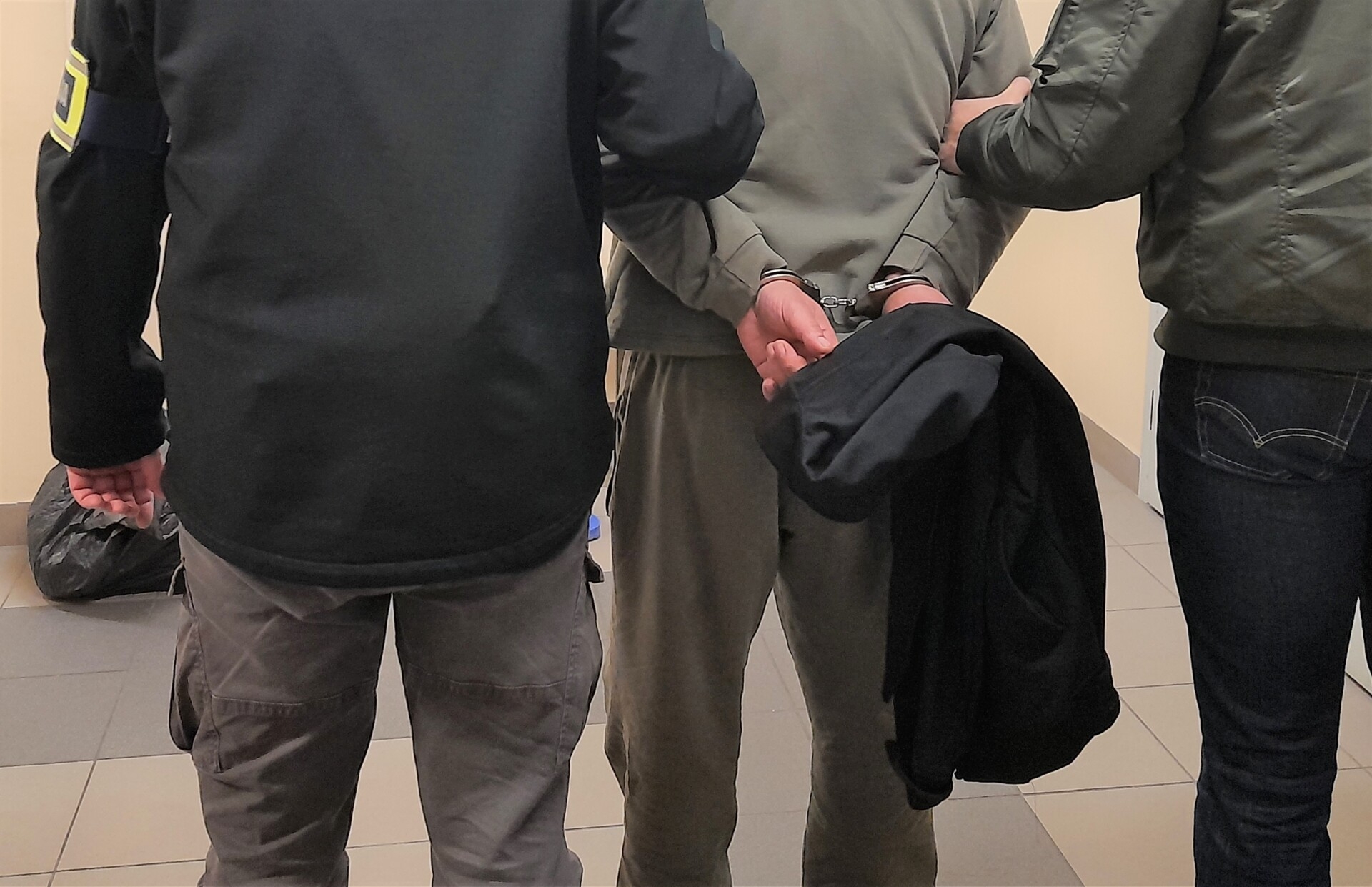 19 zatrzymanych w 48 godzin. Jeden ukrywał się w szafie