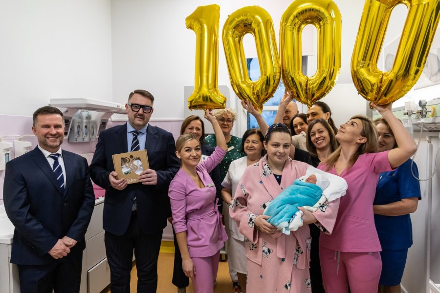 Tysięczny noworodek w bielskim szpitalu. Były gratulacje i tort dla mamy