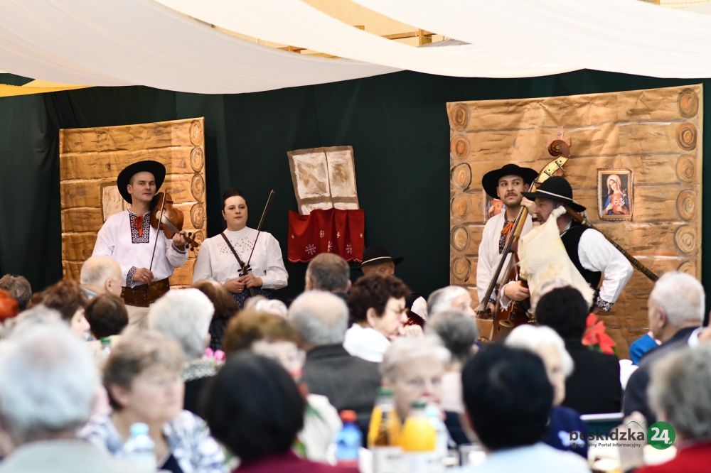 Przedświąteczne spotkanie seniorów z Dzięgielowa wypełnione euforią i muzyką