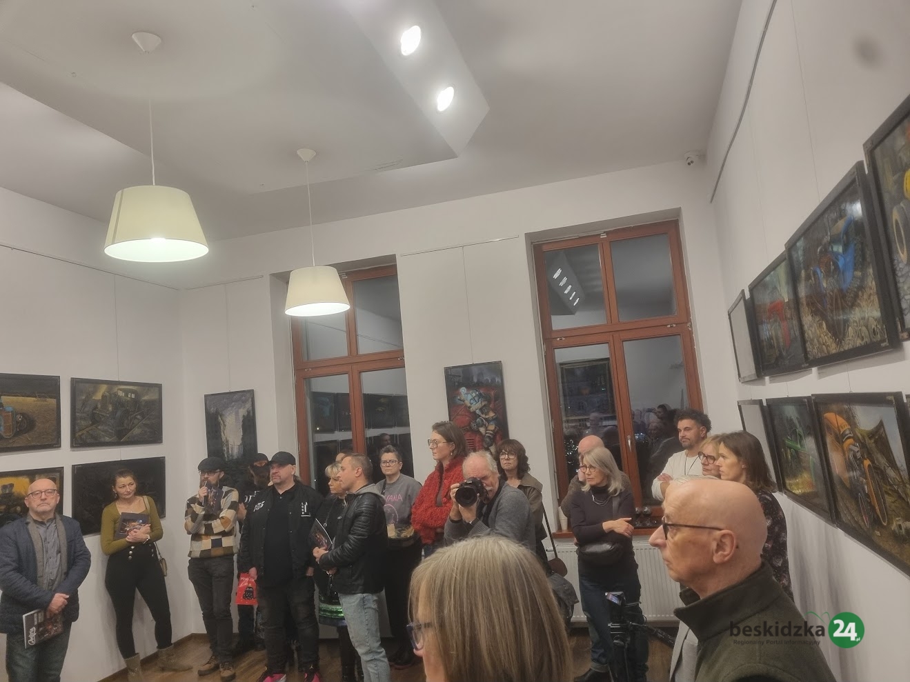 Obrazy Amfirii na wystawie w ustrońskiej galerii