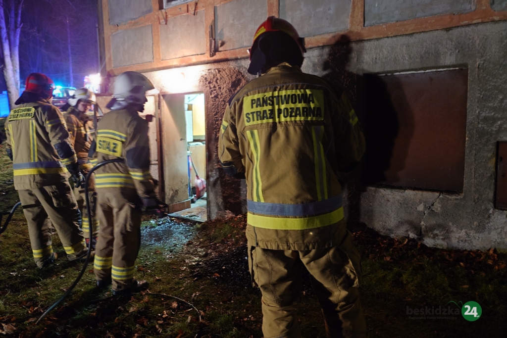 Z ostatniej chwili: Nocny pożar w Jaworzu. Palił się węgiel w zasobniku pieca | ZDJĘCIA