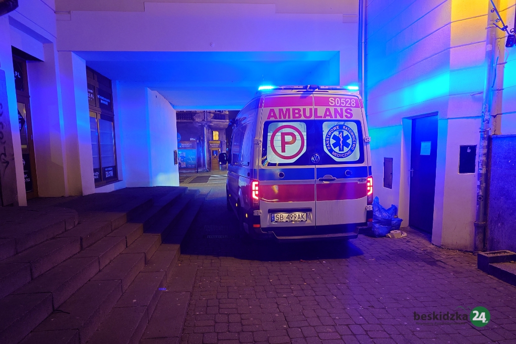 W nocy zgłoszono pobicie. Do szpitala odwieziono mężczyznę – foto