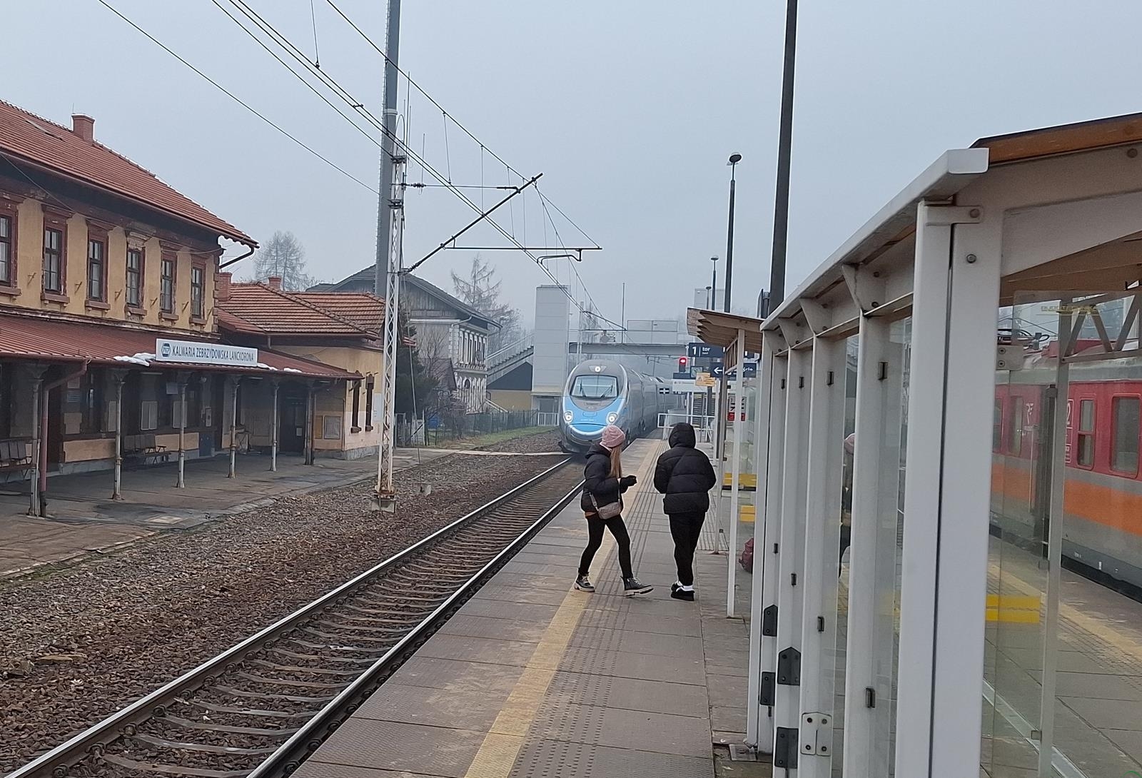 Igranie z życiem na stacji Kalwaria Zebrzydowska Lanckorona! – WIDEO