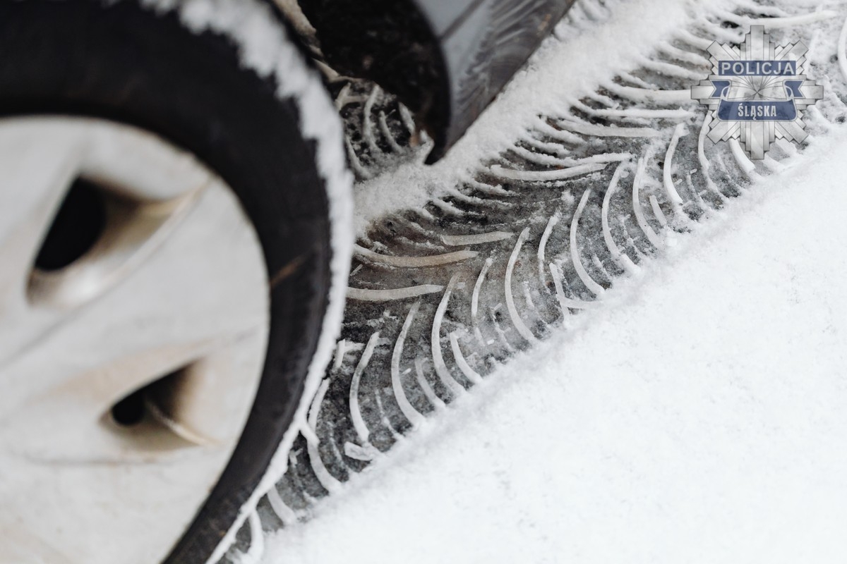 Zimowa jazda pod kontrolą. Policja apeluje o ostrożność na drogach