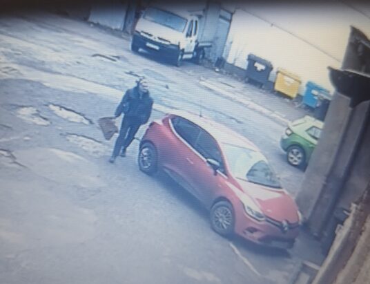 Bielska policja poszukuje mężczyzny ze zdjęcia. Sprawa dotyczy kradzieży