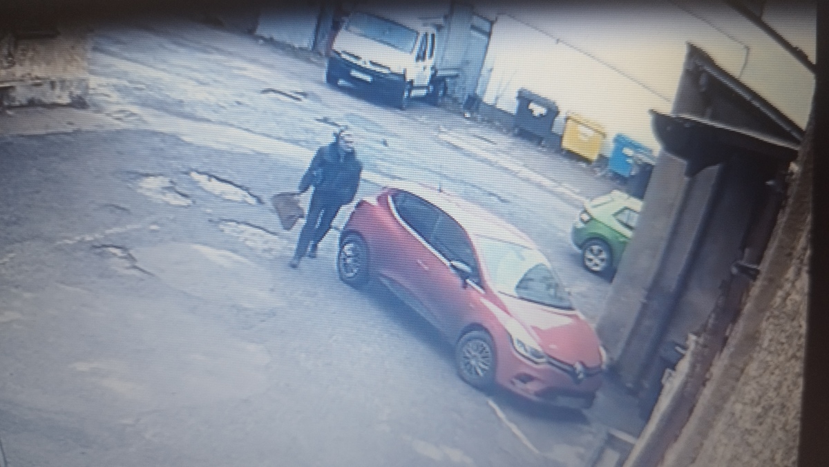 Bielska policja poszukuje mężczyzny ze zdjęcia. Sprawa dotyczy kradzieży