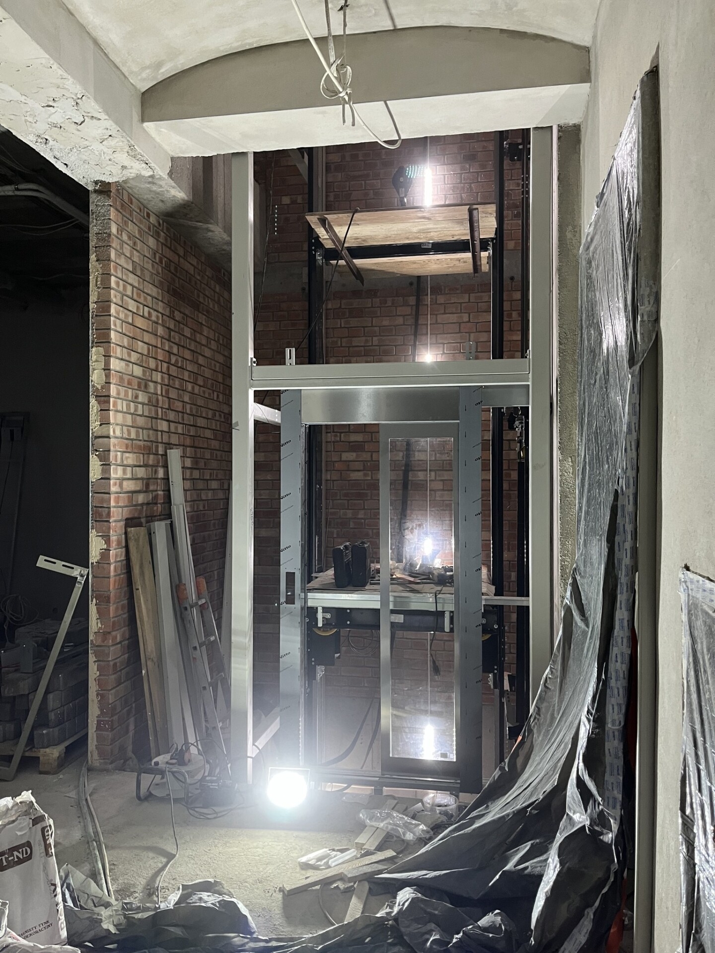 Znów będzie tu tętnić życie. Dawna szkoła w Skoczowie przechodzi metamorfozę