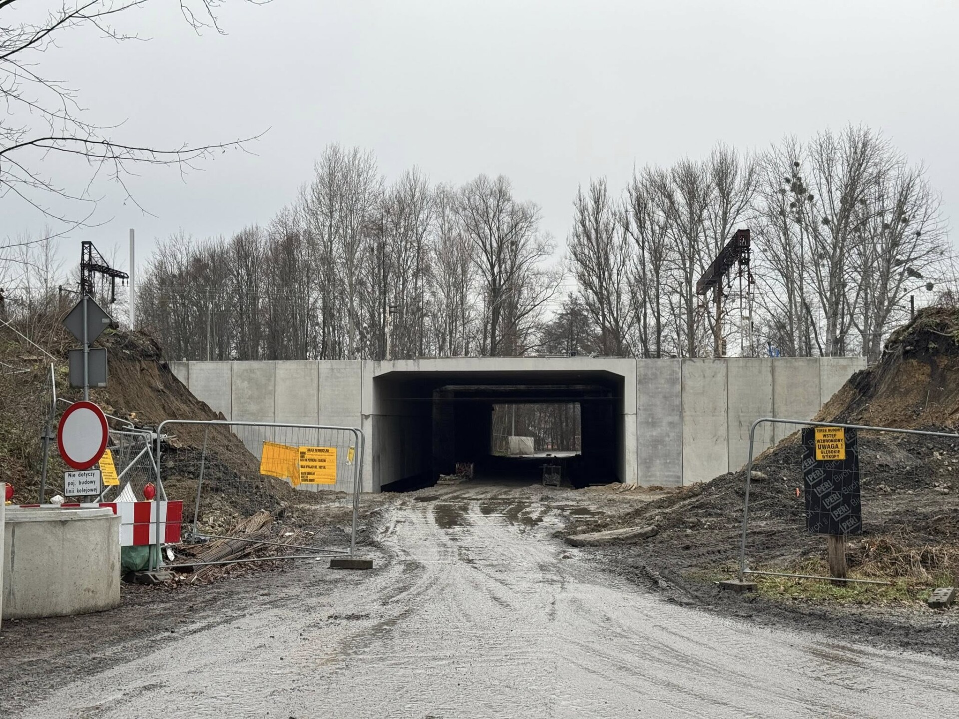 Mieszkańcy pytają, inwestor odpowiada. Co dalej z modernizacją magistrali kolejowej w Zebrzydowicach?