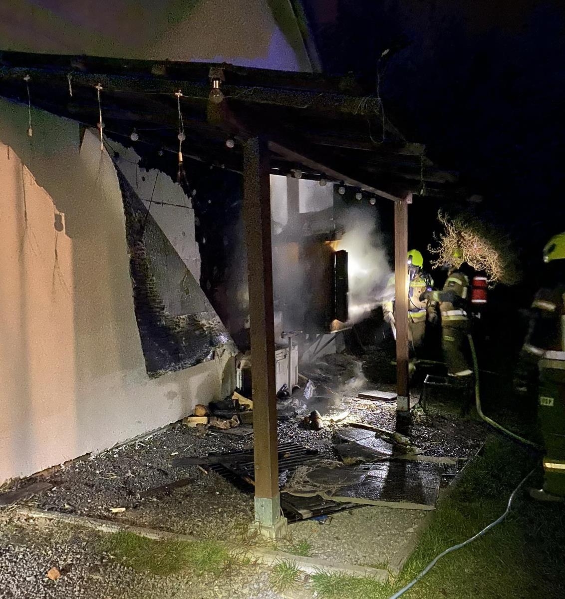 Pożar wędzarni w Pietrzykowicach – ZDJĘCIA