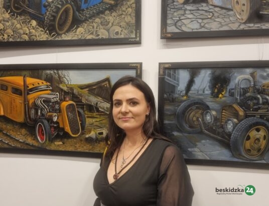 Obrazy Amfirii na wystawie w ustrońskiej galerii