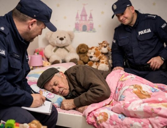 Pomylił mieszkania i zasnął w cudzym łóżku. Interweniowała policja