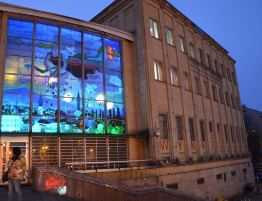 Bielska perełka oszpecona? Radna apeluje o usunięcie nieestetycznego napisu