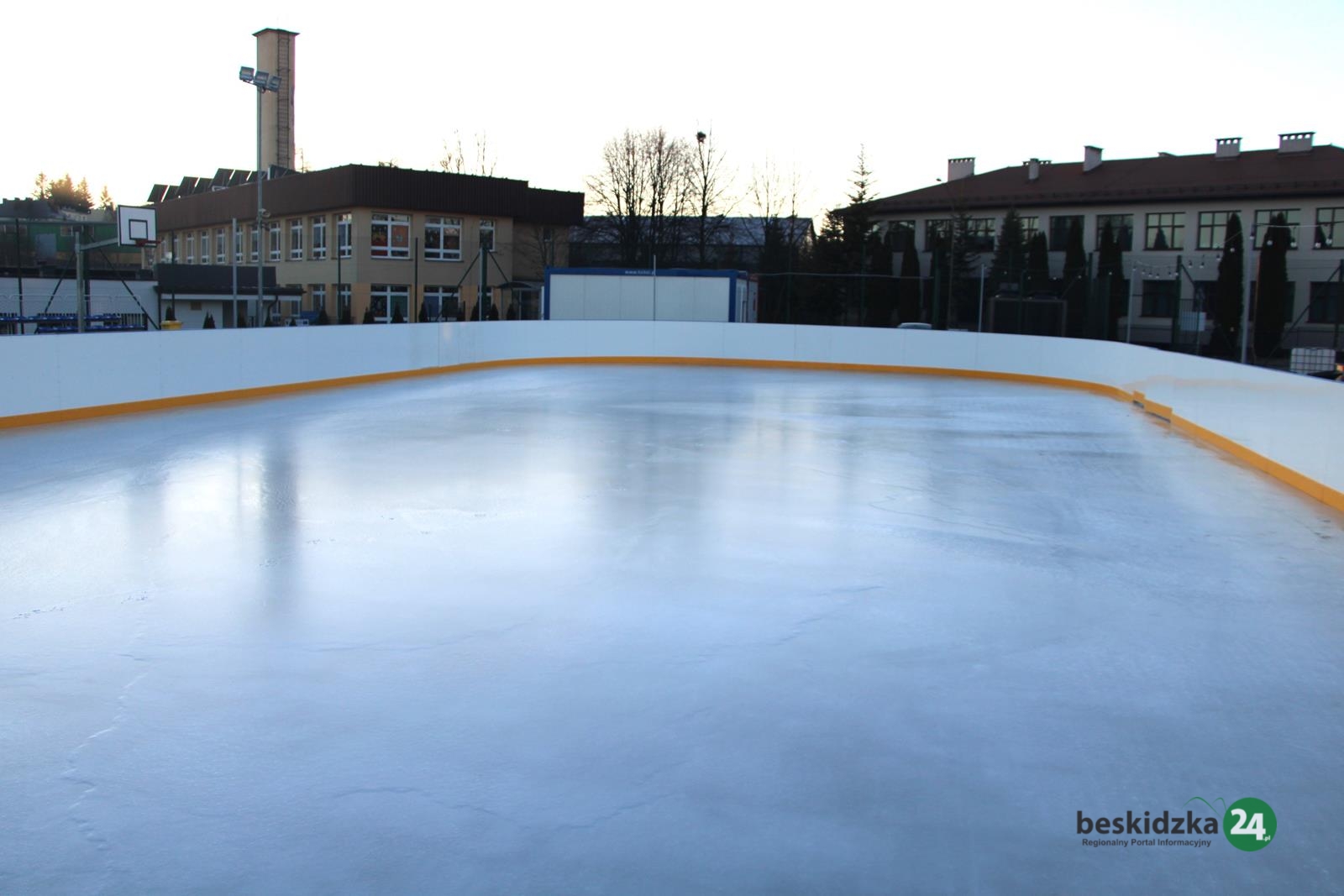 Już w piątek debiut lodowiska w Jordanowie! – WIDEO | ZDJĘCIA