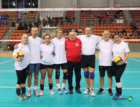 Trwa 15. edycja Beskidzkiego Serwu w Bielsku-Białej. Kronika Beskidzka z pucharem | ZDJĘCIA