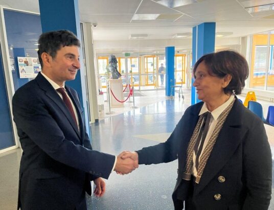 Sprzęt medyczny i nowa karetka dla powiatu cieszyńskiego