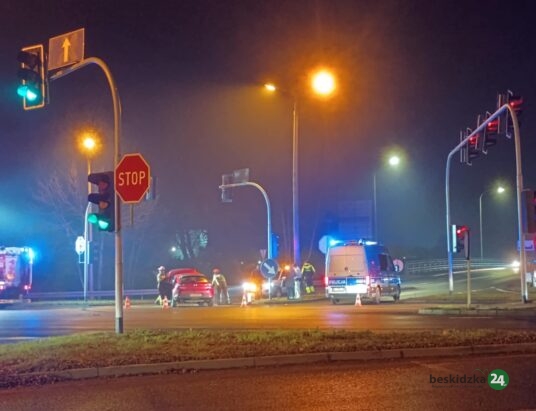 Zdarzenie drogowe na skrzyżowaniu przy dworcu autobusowym. Skoczów stanął w korku