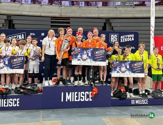 Młodzi wicemistrzowie Polski z „Jedynki”. Sukces młodych sportowców z Ustronia