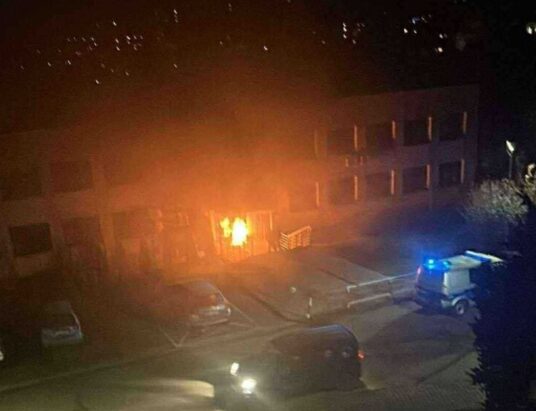 Zatrzymano sprawcę pożaru przed MOPS-em w Cieszynie