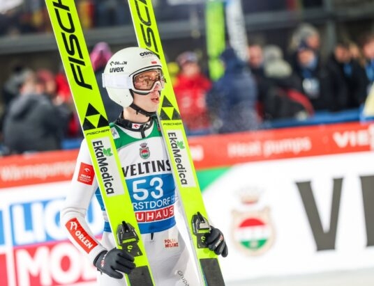 Skoki narciarskie: Udany debiut Tomasiaka w TCS