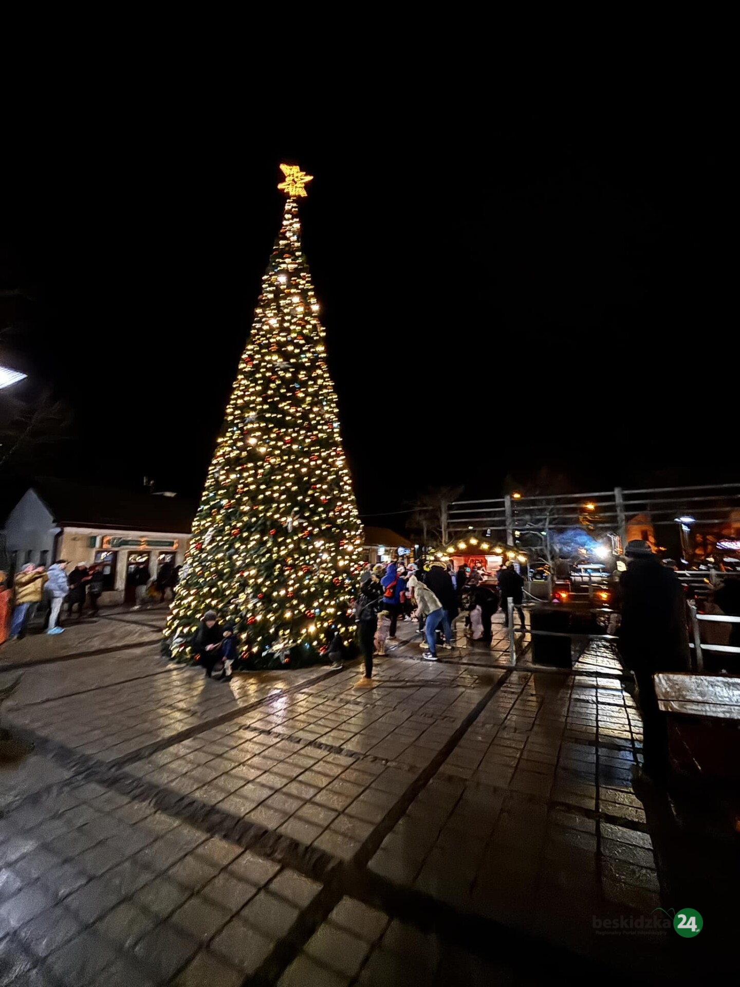 Ustroń. Rozświetlenie choinki, start lodowiska – sobota w centrum miasta pełna atrakcji