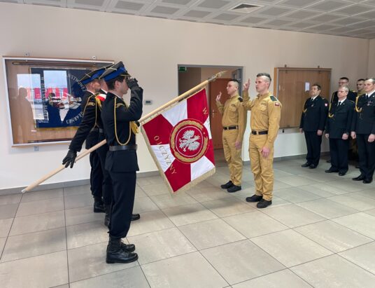 Nowi strażacy złożyli przysięgę. Podniosła uroczystość w bielskiej komendzie