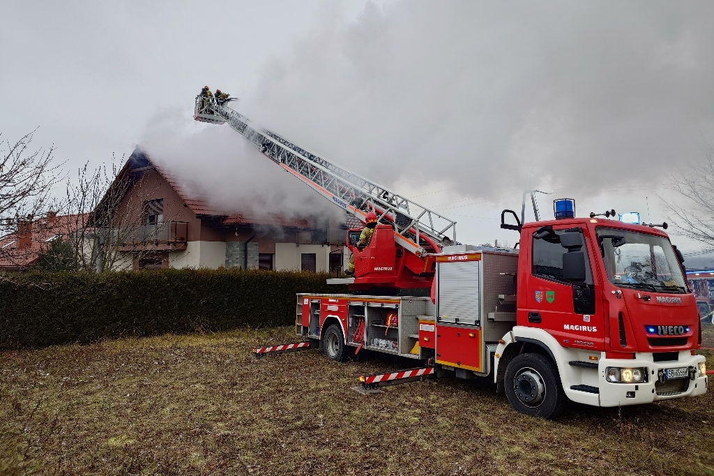 Z ostatniej chwili: Międzyrzecze Dolne: Płonie budynek. Trwa akcja gaśnicza – foto