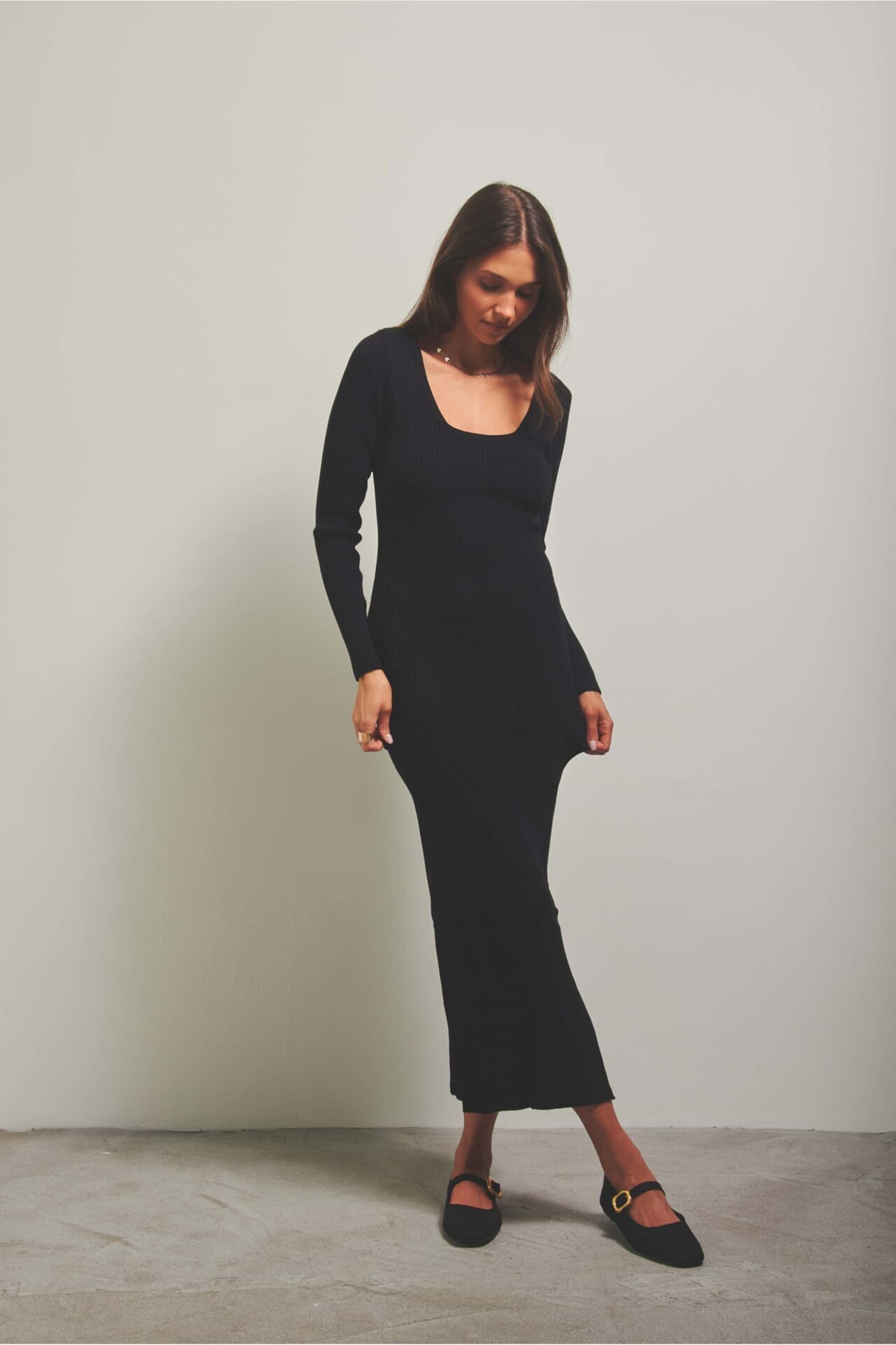 Last minute look – błysk, welur czy klasyka? Sprawdź te TOPOWE sukienki na sylwestra