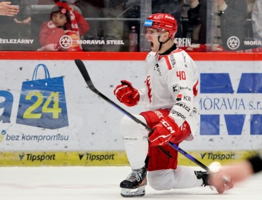 Mistrz padł pod Jaworowym. Oceláři – Kometa 4:3 po rzutach karnych | ZDJĘCIA